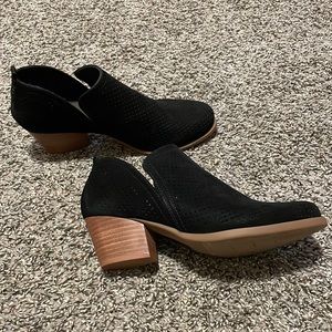 BareTraps Rizzo 7.5 Black Ankle Booties